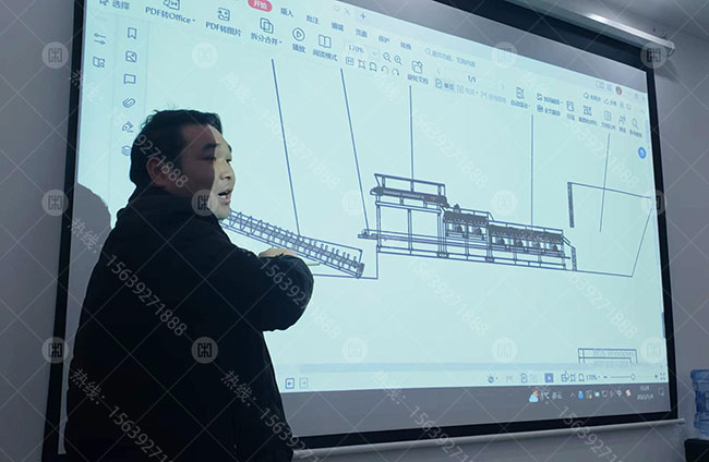 工程师为用户讲解泥石分离机操作工艺流程